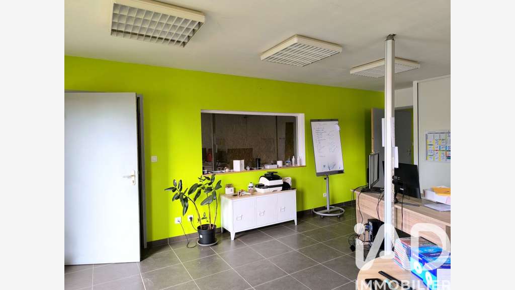 AV local d'activité 640m² La Romagne proche N249