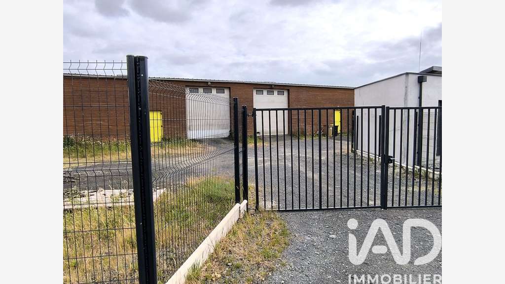 AV local d'activité 640m² La Romagne proche N249