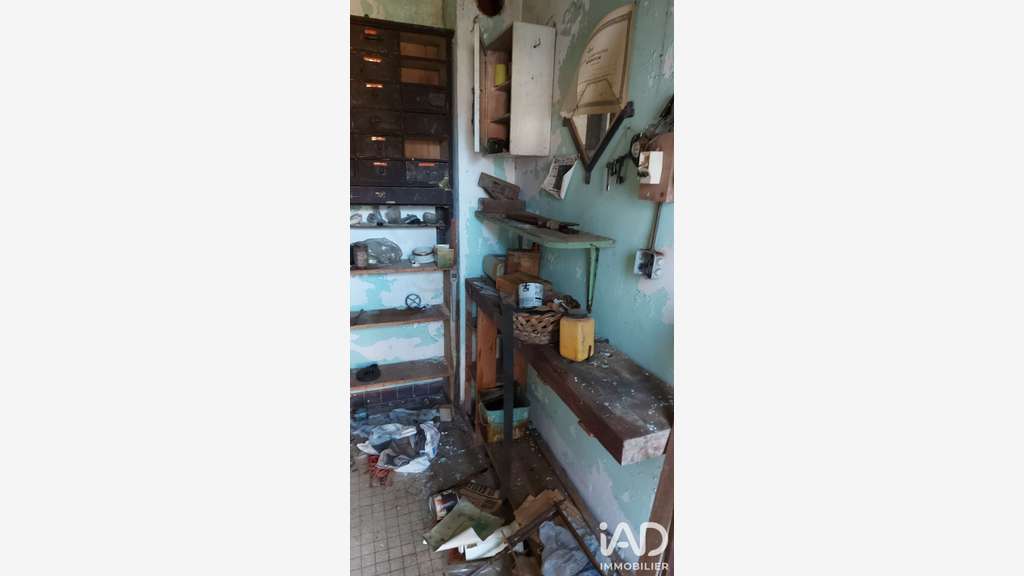 Cède ancien atelier à rénover+ garage à Montaulin