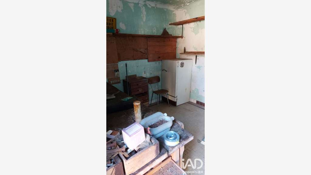 Cède ancien atelier à rénover+ garage à Montaulin