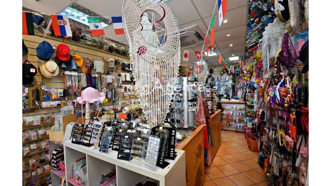 AV fonds de commerce 35m² face mer Saint-François