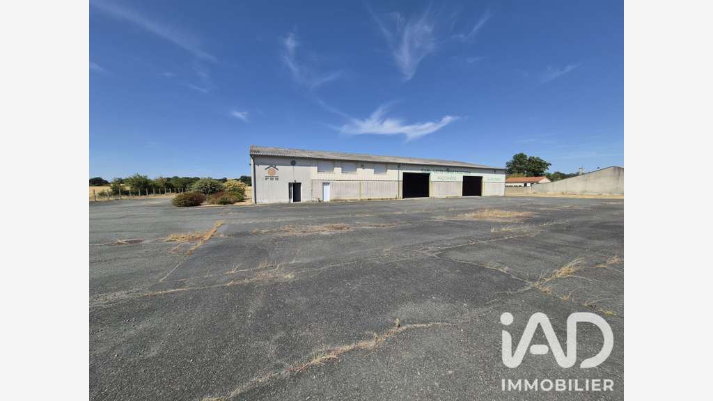 Vente Bâtiment Commercial à St-Léger-de-Montbrun
