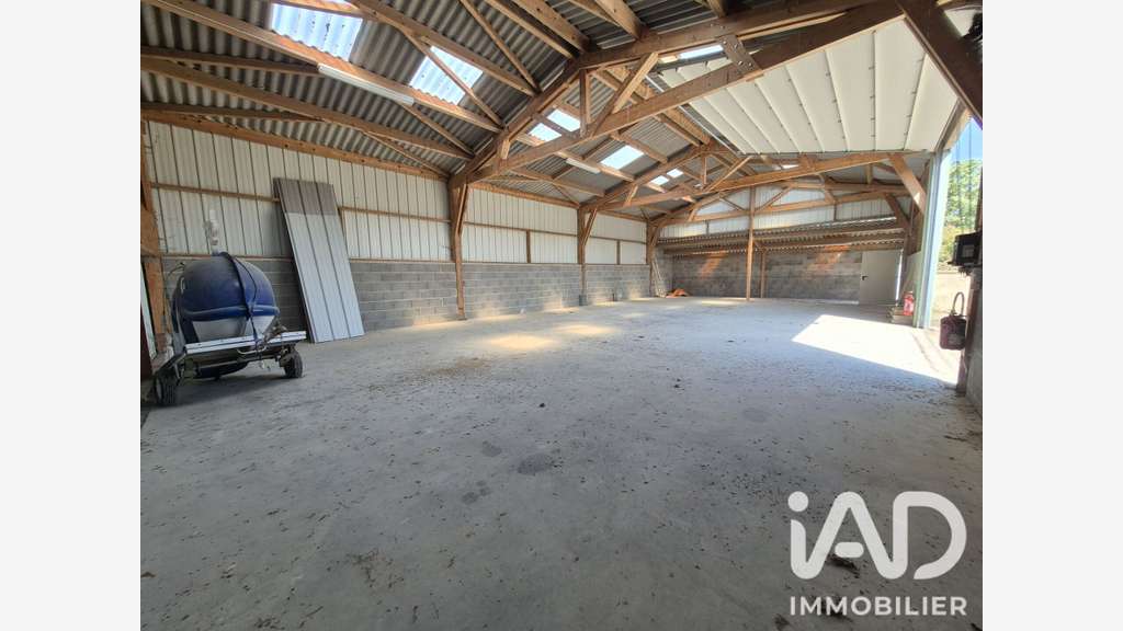 Vente Bâtiment Commercial à St-Léger-de-Montbrun