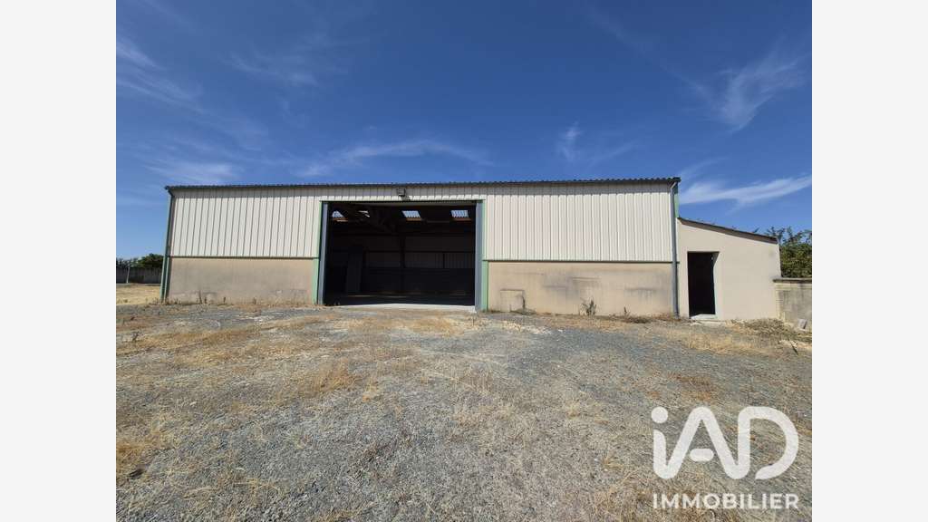 Vente Bâtiment Commercial à St-Léger-de-Montbrun