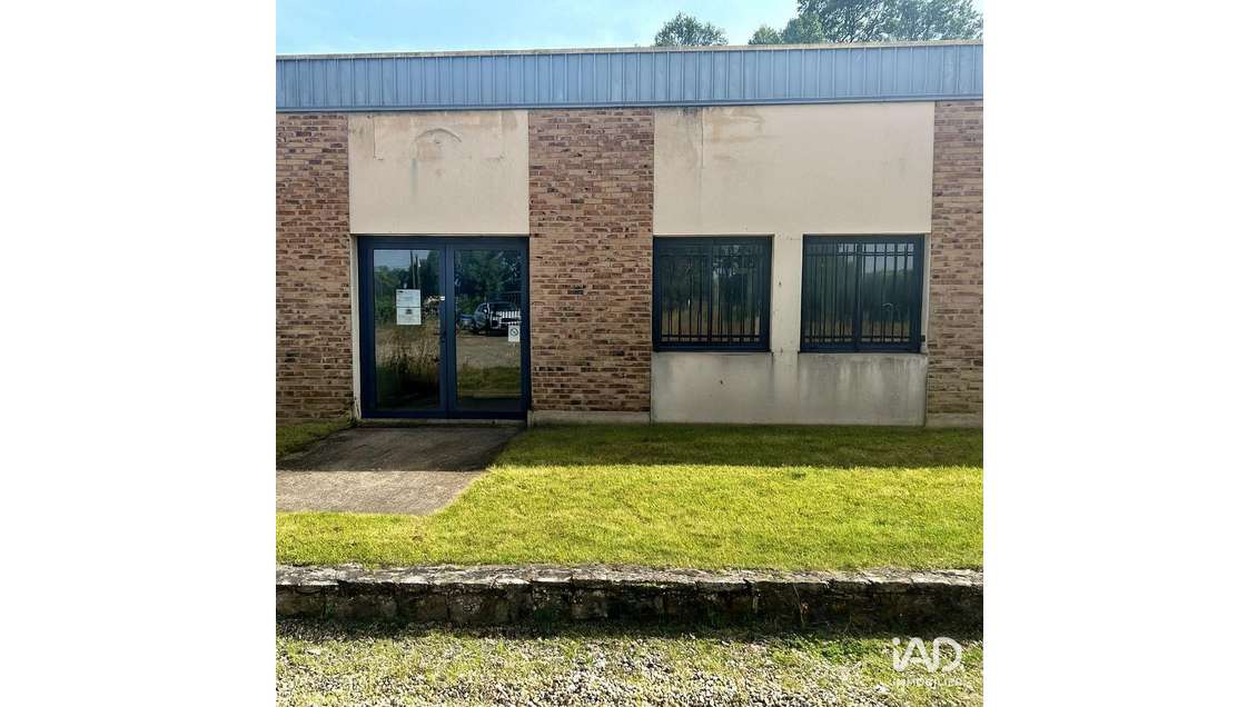 Vente entrepôt 2000m² à Saint-Médard-de-Guizières