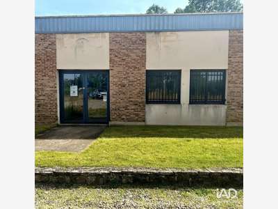 Vente entrepôt 2000m² à Saint-Médard-de-Guizières