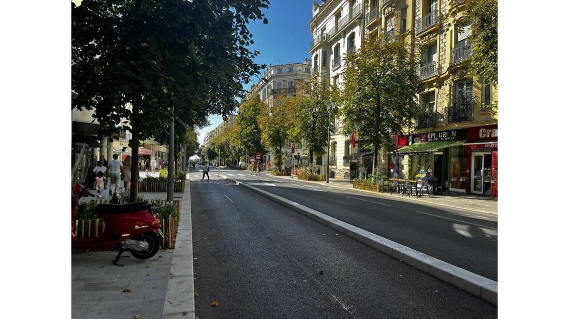 Vente local lumineux 120m² excellent état à Nice