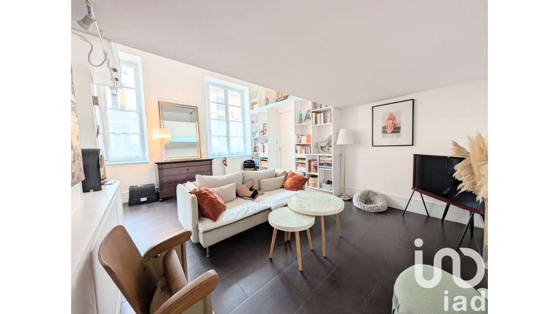 AV appartement atypique 76m² à Versailles St Louis