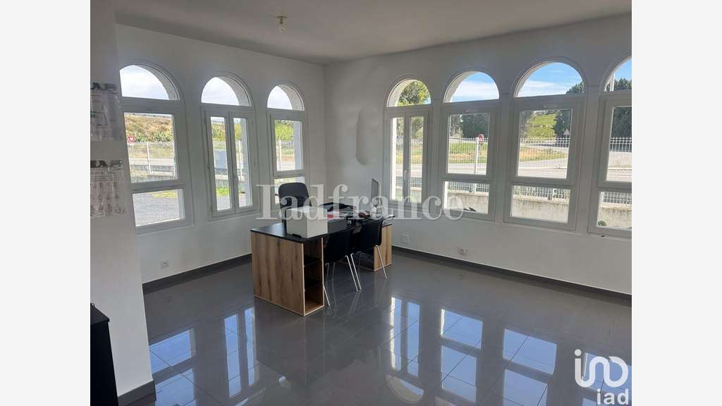 Vente local commercial 330m² à Villemolaque