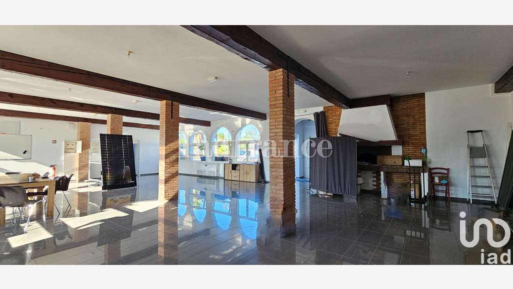 Vente local commercial 330m² à Villemolaque