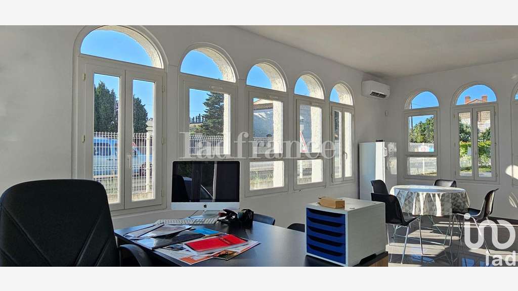 Vente local commercial 330m² à Villemolaque