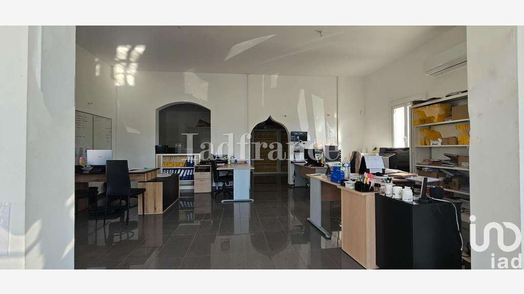 Vente local commercial 330m² à Villemolaque