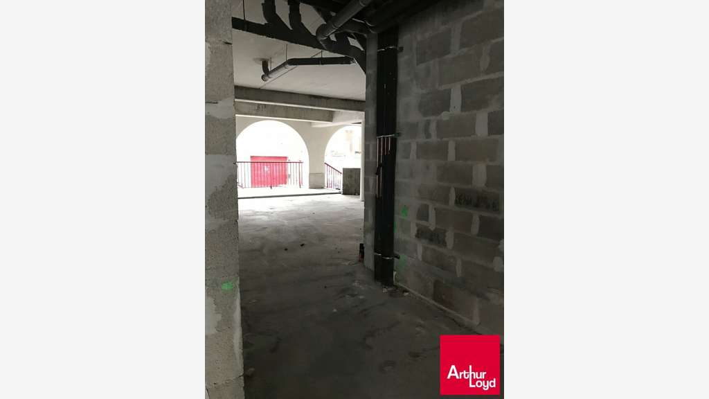 Vente local neuf de 204m² à Hendaye plein centre