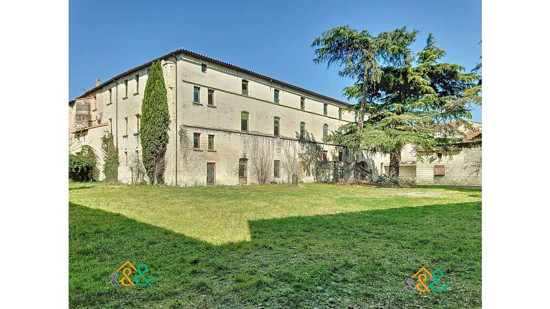 Vente bâtiment Les Doctrinaires 3104m² à Beaucaire