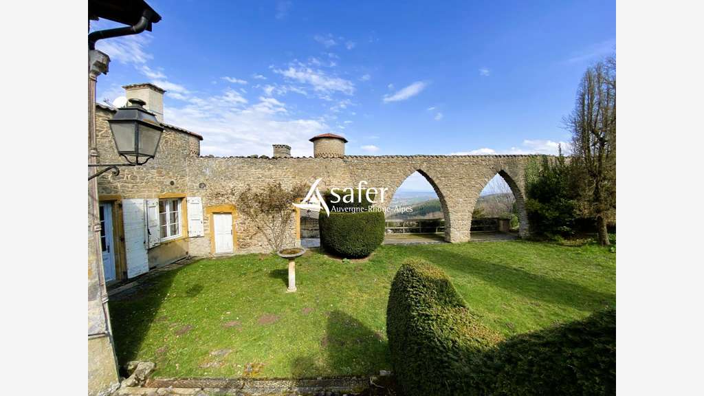 AV Château d'exception avec activité econimique 69