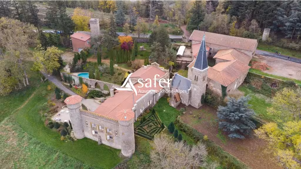 AV Château d'exception avec activité econimique 69