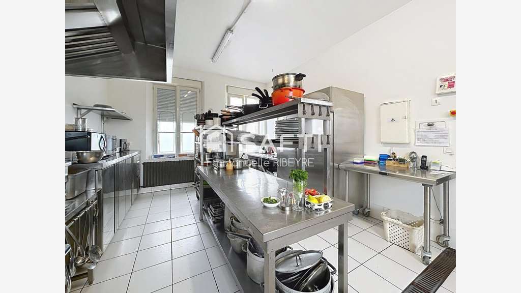 AV local 150m² emplacement de choix à Compiègne