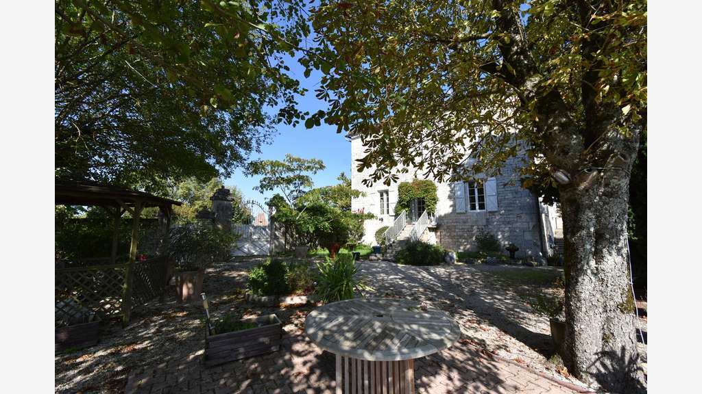 Vente grande propriété gite 405m² à Montdoumerc