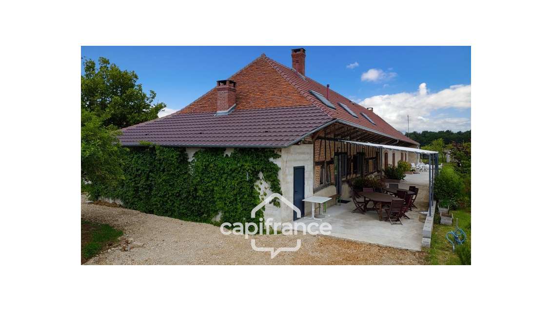 AV propriété 470m² à Montpont en Bresse (71470)