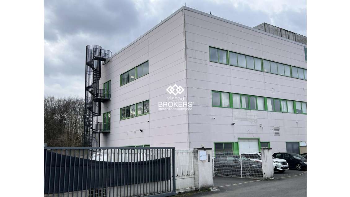 Vente immeuble de bureaux et entrepôts à Savigny