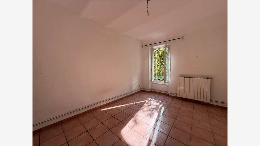 Immeuble de 200m² à vendre à Alès centre (30)