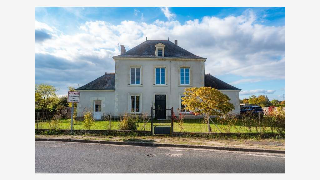 Maison de Maître rénovée 180m² à vendre à Breil