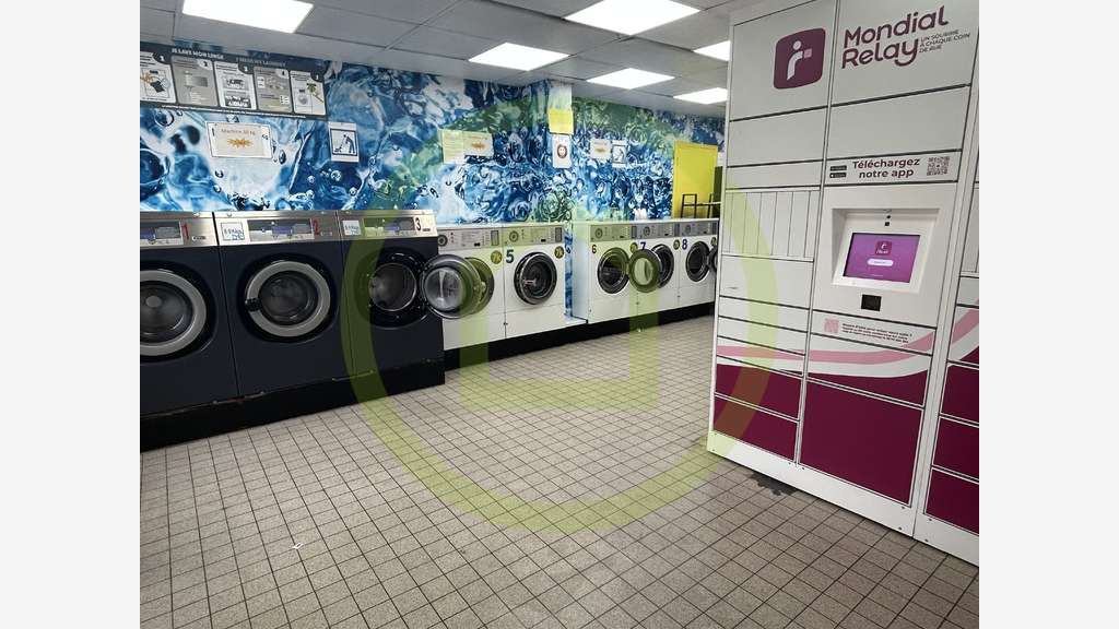 RDC : Local commercial  55 m² avec réserve de 30m