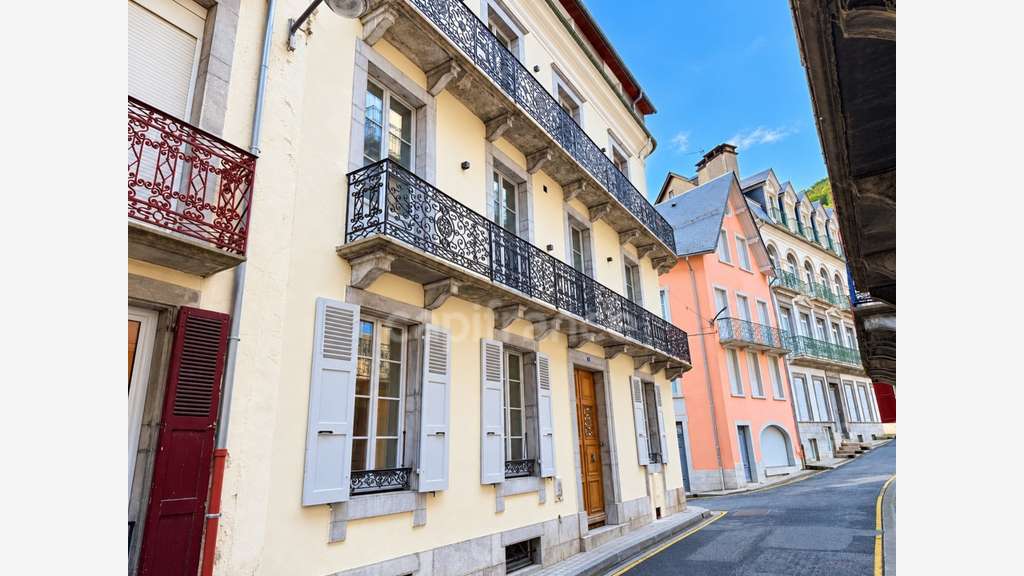 Immeuble de 240m² à vendre à Cauterets (65)