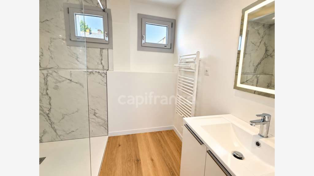 Immeuble de 240m² à vendre à Cauterets (65)