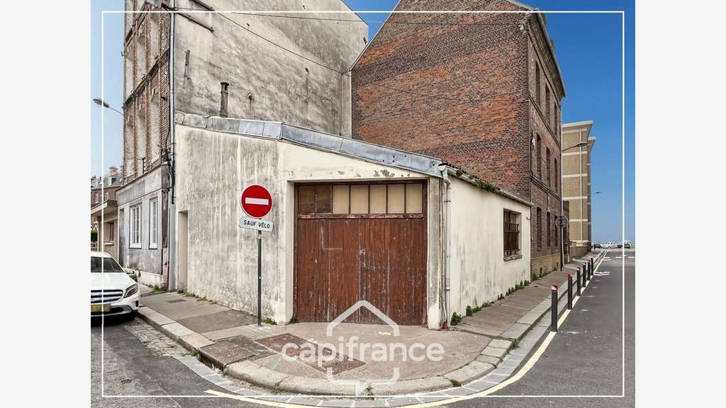 Bâtiment à usage de garage à Dieppe centre