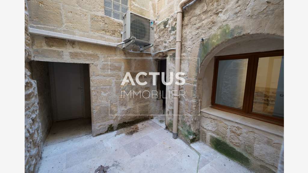 Immeuble de rapport en plein centre de Tarascon