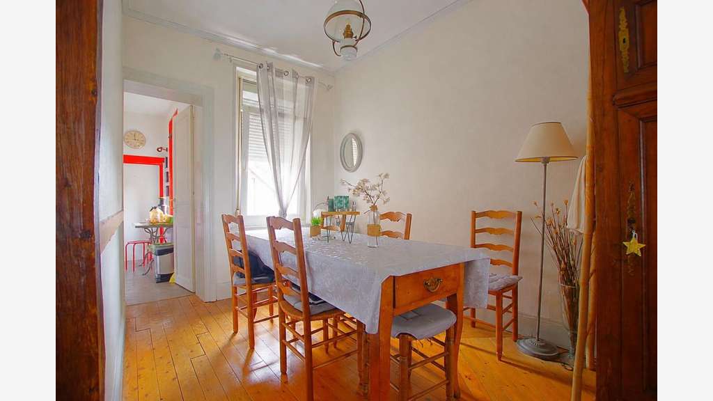 Immeuble mixte commerce et habitation -