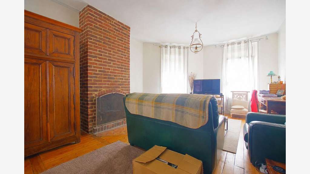 Immeuble mixte commerce et habitation -
