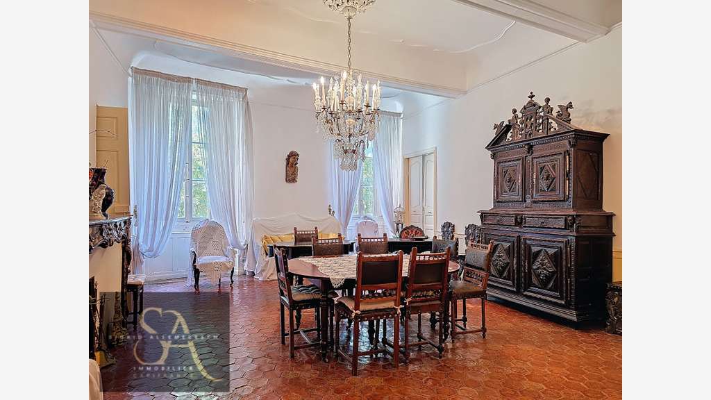 AV immeuble à rénover 1100m² fort potentiel Limoux