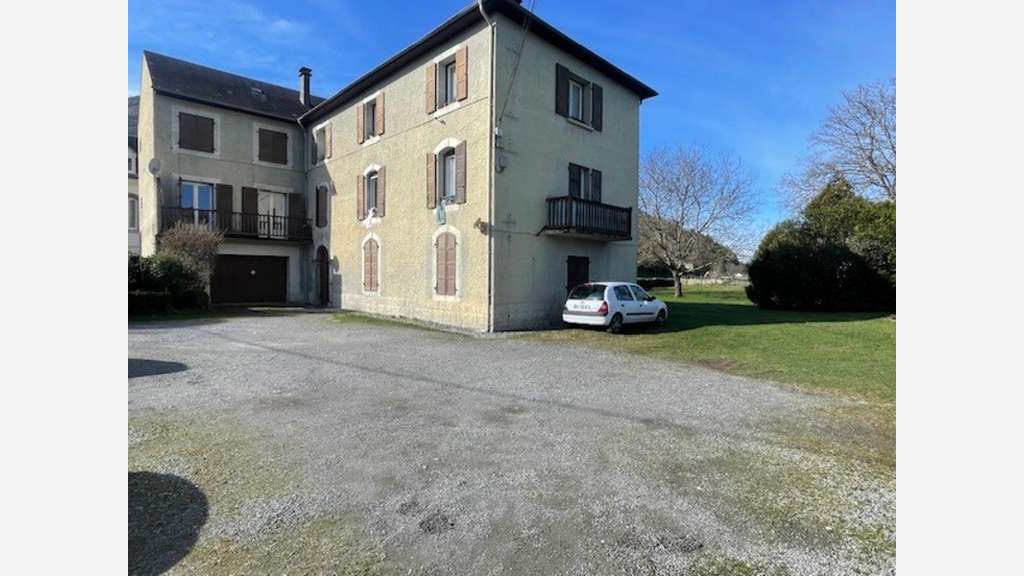 Immeuble de 460m² à vendre à Lourdes (65)