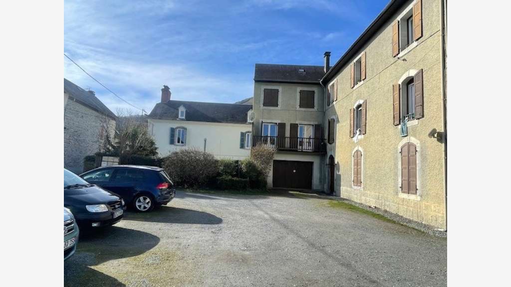 Immeuble de 460m² à vendre à Lourdes (65)