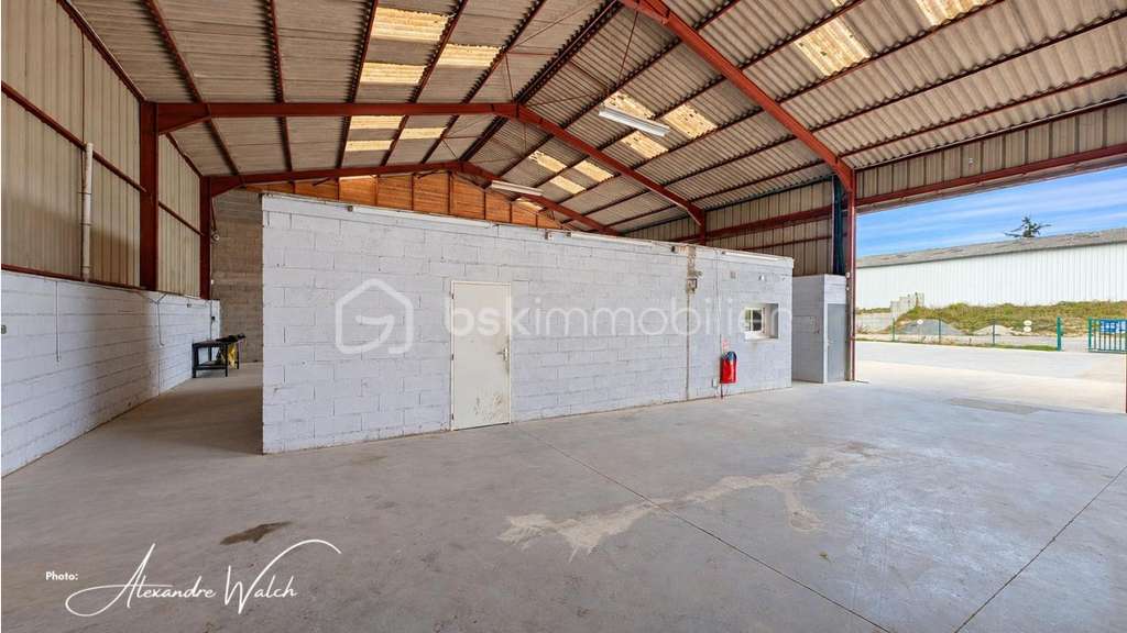 Bâtiment d'activité d'environ 325 m², implanté sur