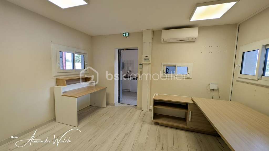 Bâtiment d'activité d'environ 325 m², implanté sur