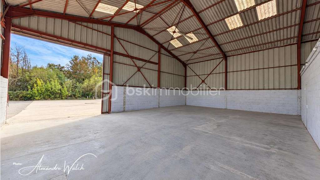 Bâtiment d'activité d'environ 325 m², implanté sur