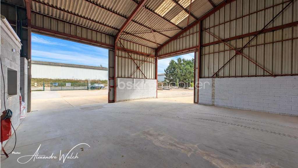 Bâtiment d'activité d'environ 325 m², implanté sur