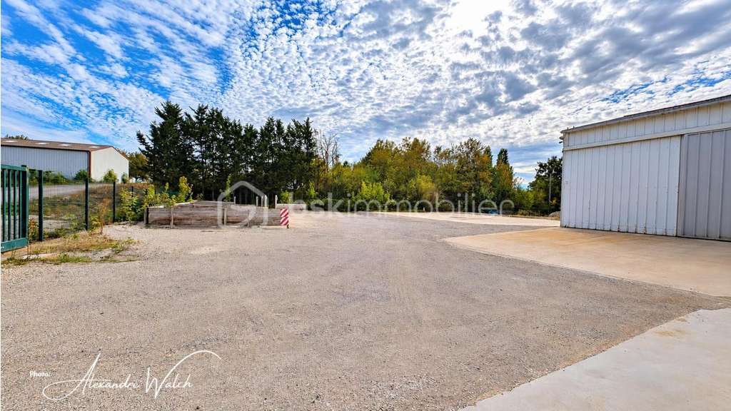 Bâtiment d'activité d'environ 325 m², implanté sur