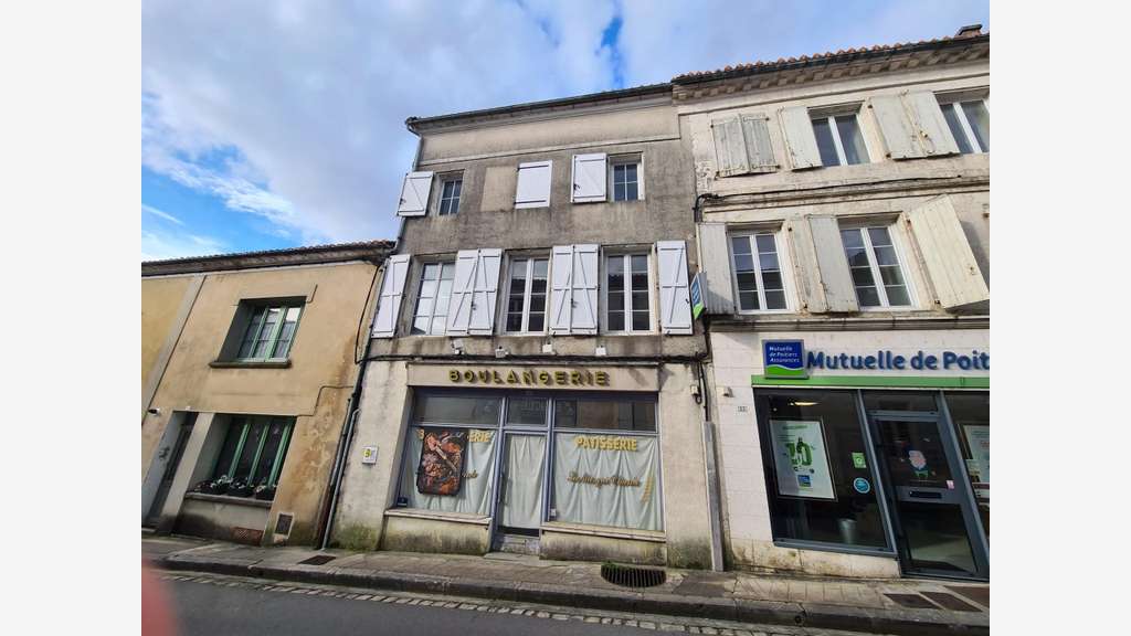 Immeuble centre ville à réhabiliter à Villebois 