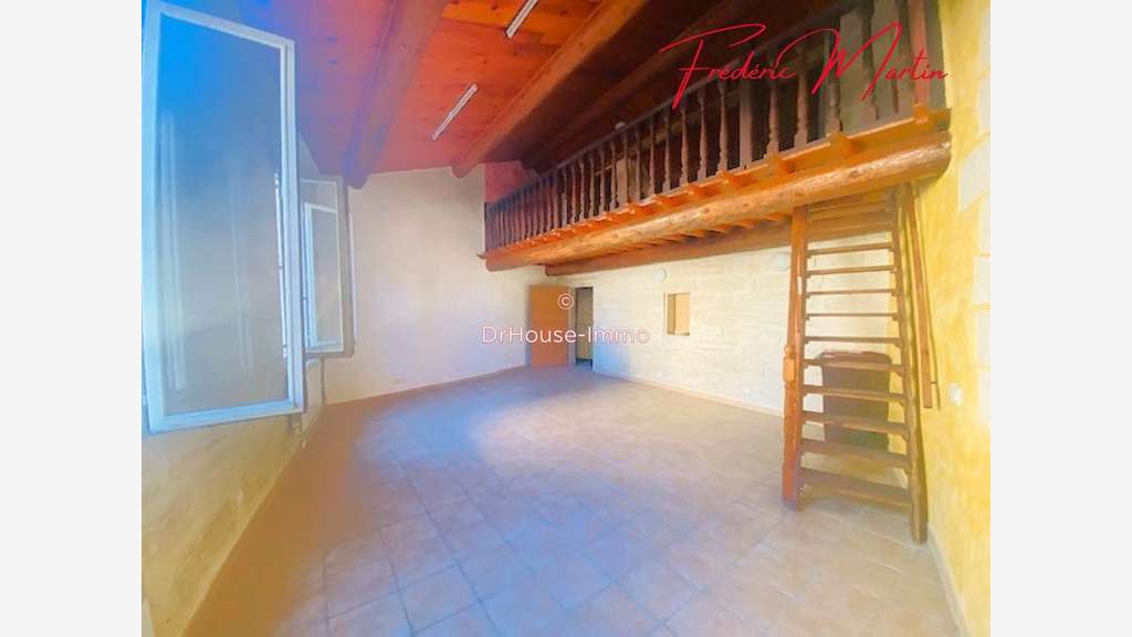 Immeuble en pierre de 130m² à Uzès centre