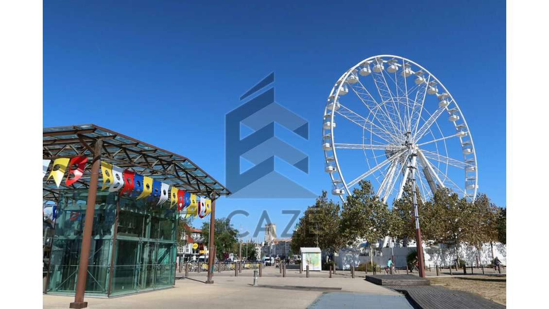 AV immeuble de bureaux rénové à La Rochelle centre