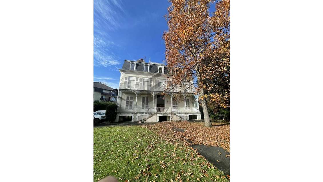 Maison de maitre usage de bureaux à vendre à Pau