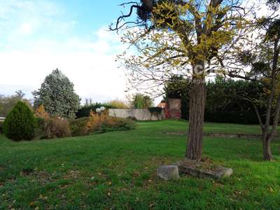 AV ensemble immo 1400m² à Saint-Vincent-de-Boisset