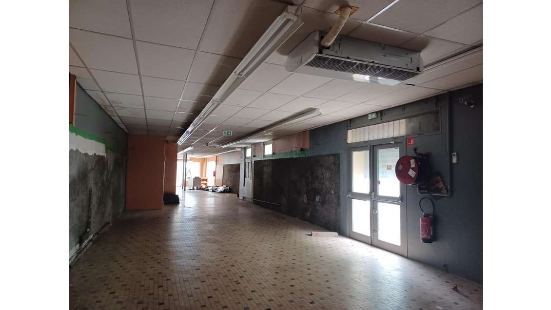 Immeuble centre-bourg avec commerce et logements