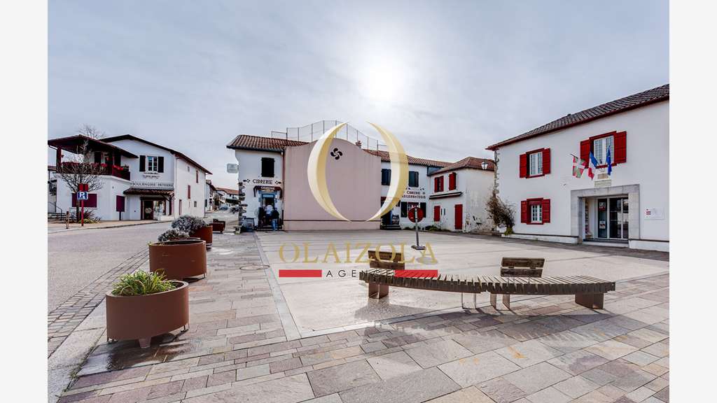 Vente immeuble avec appart et local proche Bidart
