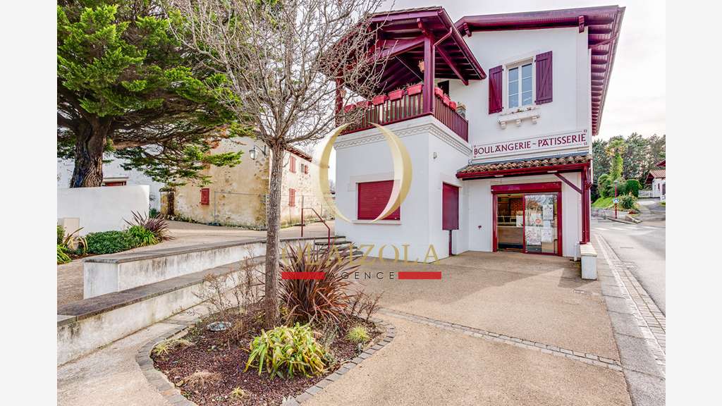 Vente immeuble avec appart et local proche Bidart