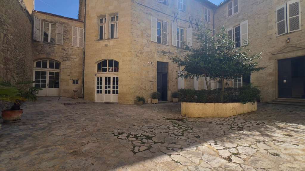 Cède Immeuble de caractère 1100m²au coeur de Auch
